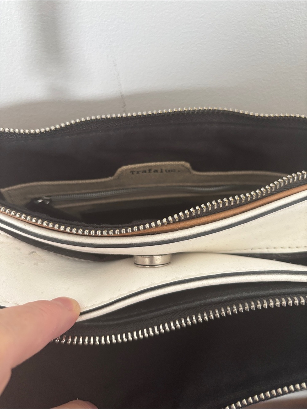 Zara (trafaluc ) Black Crossbody Leather Shoulder Bag with White Strap - Picture 3 of 3